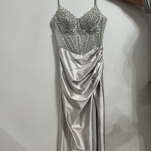 Ladivine by Cinderella Divine, size 6, silver, strapless, Prom/Black Tie event - Picture 1 of 9